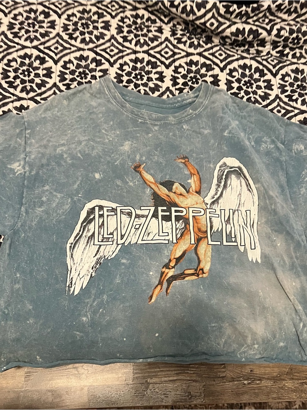 Led Zeppelin Women's Cropped Graphic Tee in Dusty Blue